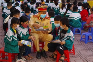 Lạng Giang – Bắc Giang: Phổ biến Luật Giao thông đường bộ vào hoạt động ngoại khóa tại các trường học